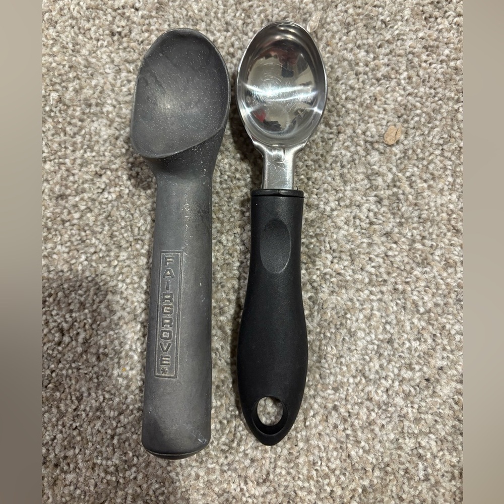 Set of 2 Fairgrove and Black Ice Cream Scoops